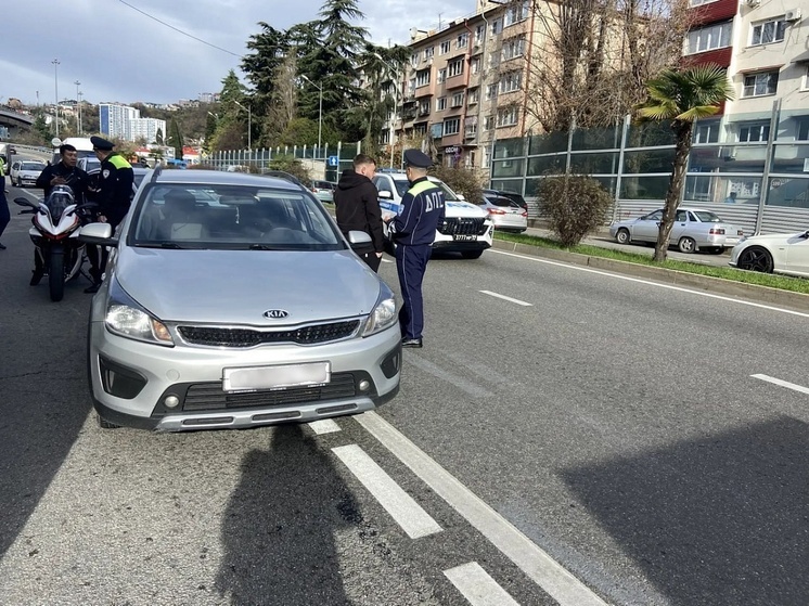 В ходе рейда по выявлению должников с помощью АПК «Дорожный пристав» в Сочи погасили задолженность примерно в 80 тысяч рублей