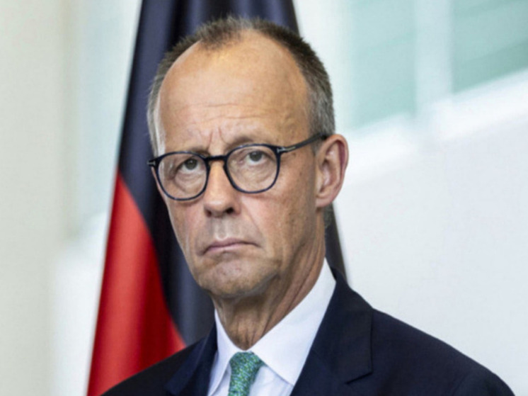 Politico: Мерц перегибает палку в стремлении сделать Германию лидером ЕС