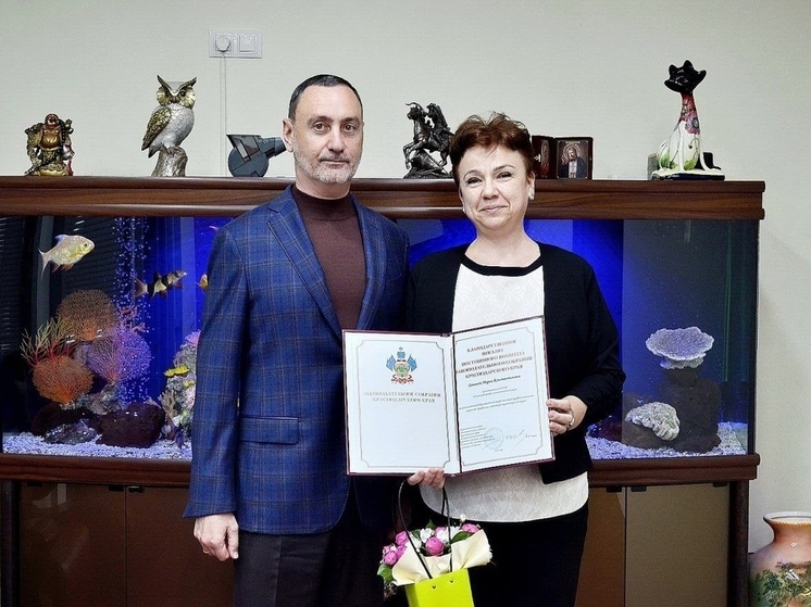 Депутат Тепляков вручил Почётные грамоты лучшим специалистам в сфере медицины и образования Сочи