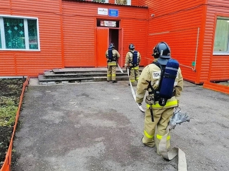 Пожарные учения прошли на базе Трудиловской средней школы в Смоленском районе