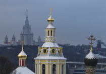 Четвертый день нового года в народном календаре носит имя Анастасии Узорешительницы, или Настасьина дня. Эта святая, жившая в Римской империи в III веке, посвятила себя помощи заключённым христианам: тайно проникала в темницы, кормила, лечила и утешала узников, «разрешая» их страдания — отсюда и её имя «Узорешительница». На Руси её также почитали как покровительницу беременных женщин и рожениц, веря, что она помогает «разрешиться от бремени» — благополучно родить.