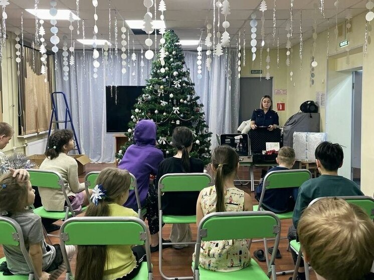 В Мурманске детям показали работу криминалиста