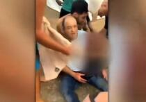 Имя ставшего австралийским героем Ахмеда аль-Ахмеда, который самоотверженно обезоружил одного из террористов, устроившего кровавую бойню в Сиднее, сделалось известно всему миру