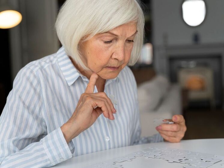 Потеря уверенности в себе и нервозность в 40–50 лет связаны с повышенным риском развития деменции