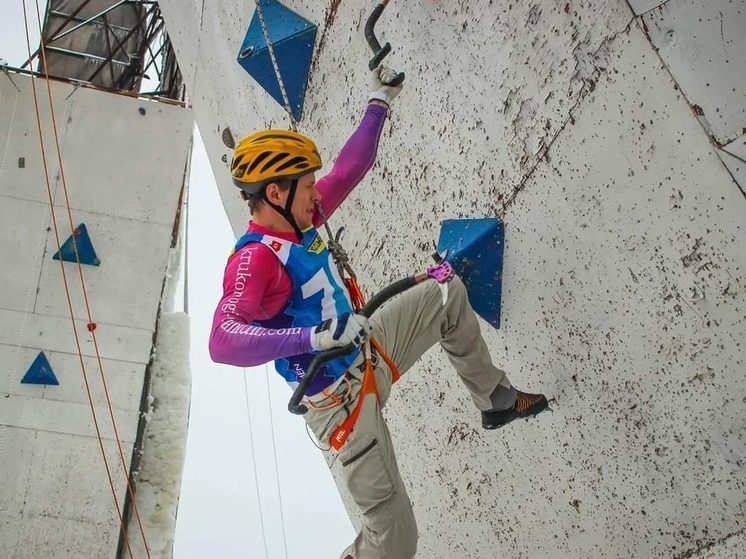 В Тюмени прошли всероссийские соревнования по ледолазанию