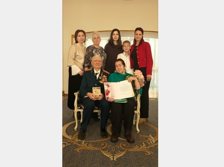 Супруги Лосевы в Смоленске отпраздновали железную свадьбу