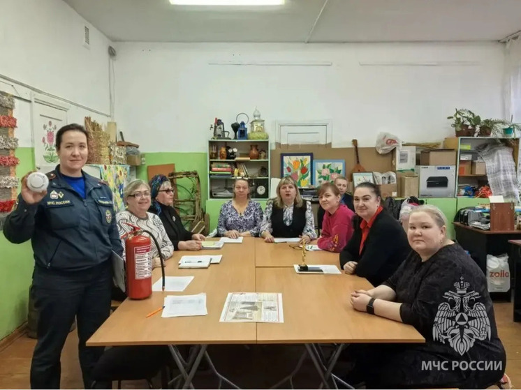 В Малой Вишере провели предновогодний инструктаж по пожарной безопасности