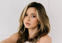 19-летняя фигуристка-одиночница Камила Валиева опубликовала бэкстейдж новой фотосессии. Образ, выбранный спортсменкой для съемки, обсудили в соцсетях.