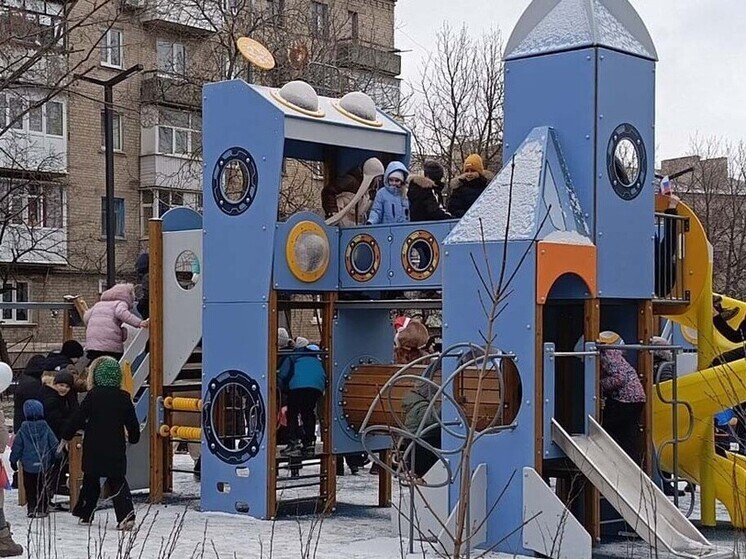 Каштановую аллею с мишками и шахтёрской символикой открыли в Ровеньках