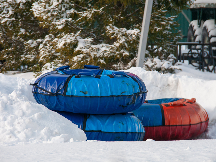 В Санкт-Петербурге мужчина получил тяжелые травмы после катания на ватрушке
