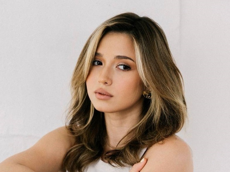 19-летняя фигуристка-одиночница Камила Валиева опубликовала бэкстейдж новой фотосессии. Образ, выбранный спортсменкой для съемки, обсудили в соцсетях.