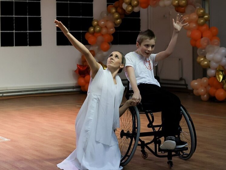 Псков открывает новые горизонты: состоялся первый фестиваль адаптивной гимнастики и танцев на колясках