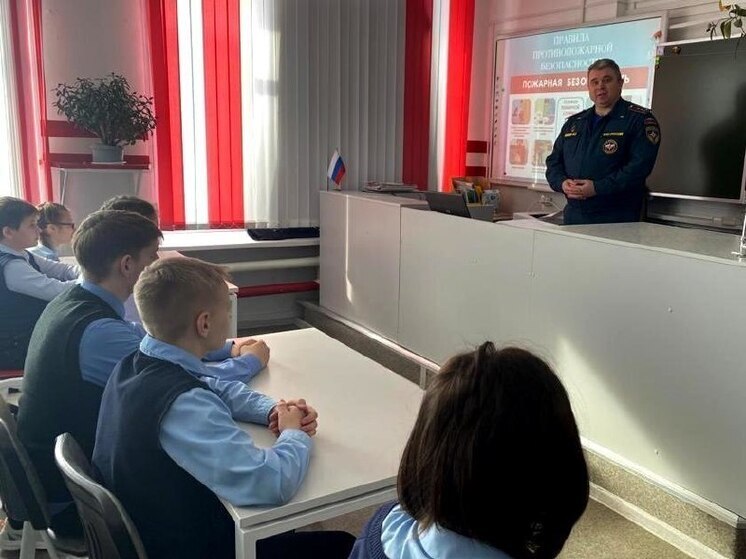 Спасатели Тульской области провели профориентационные уроки для школьников