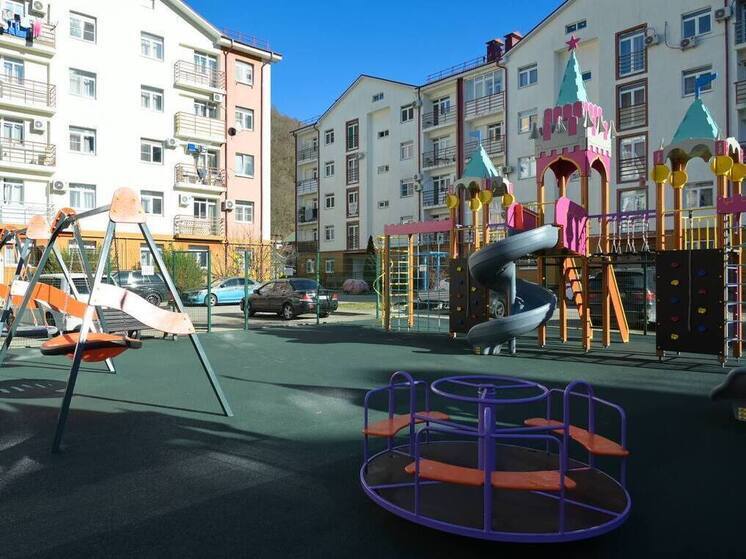 В Красной Поляне до конца месяца откроют новые площадки для детей