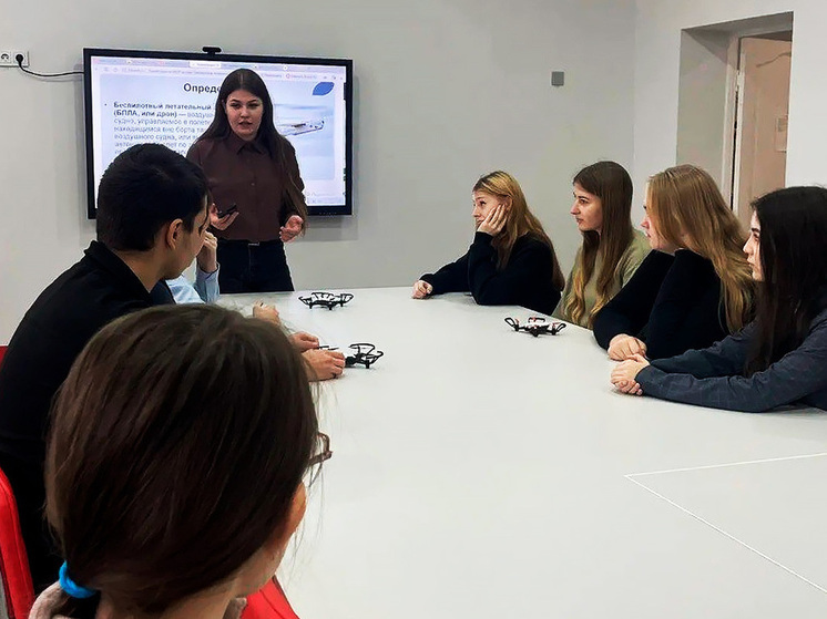 Липецкие школьники осваивают управление квадрокоптерами