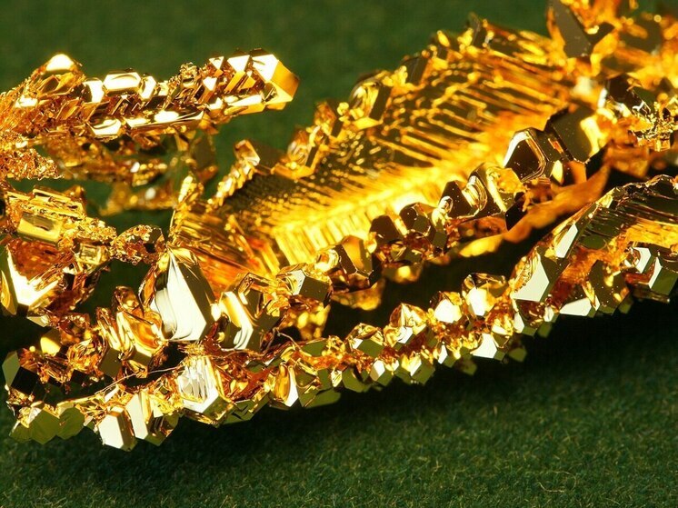 NTK: В Китае неуклюжий ребенок опрокинул музейный экспонат за 25 млн рублей