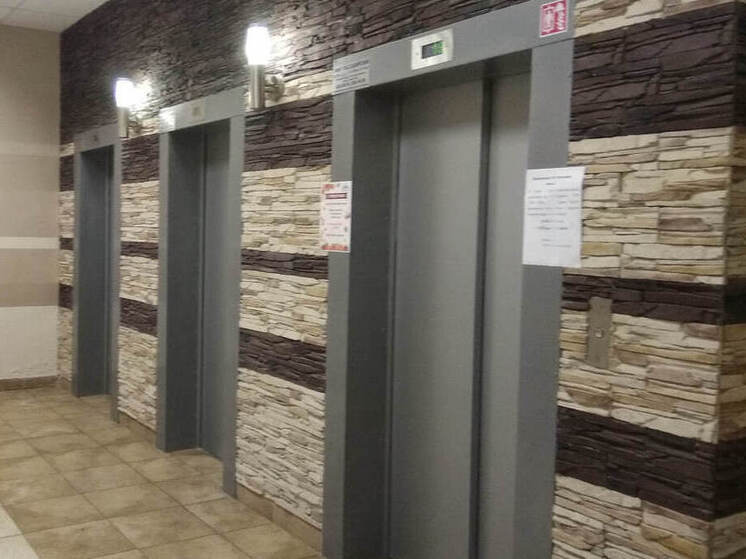 Новые лифты установили в 107 ленинградских домах по программе капремонта