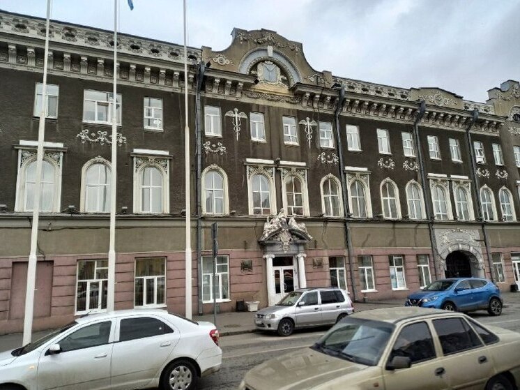 В Саратове за воспитание молодежи чиновники попросили премии