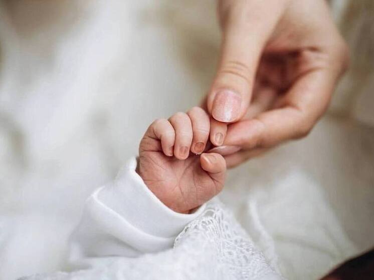 Семьи Ямала получили шесть тысяч сертификатов на покупки для новорожденных