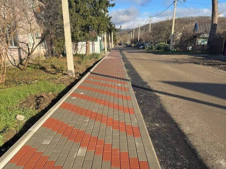 В селе Текос обновили дорогу и отремонтировали тротуар