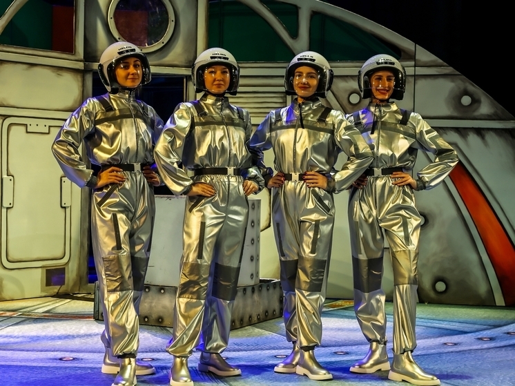 Сцена калужской драмы на час стала подиумом сказочного дефиле