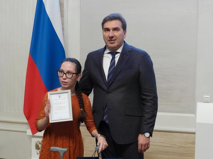 В Новосибирске стипендии назначили 30 одарённым детям-инвалидам в сфере культуры и искусства