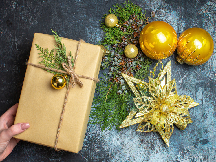 Жители Воронежа планируют потратить на новогодние подарки около 18 тысяч рублей