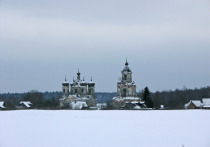 17 декабря 2025 года православные верующие чтут память великомученицы Варвары Илиопольской — святой, которая прославилась своей непоколебимой верой и стойкостью. На Руси этот день называли «Варварины морозы» или просто «Варварин день». Считается, что именно с этой даты начинаются настоящие зимние холода, а сама святая Варвара считается покровительницей женщин, детей, пожарных и Ракетных войск стратегического назначения (с 1995 года).