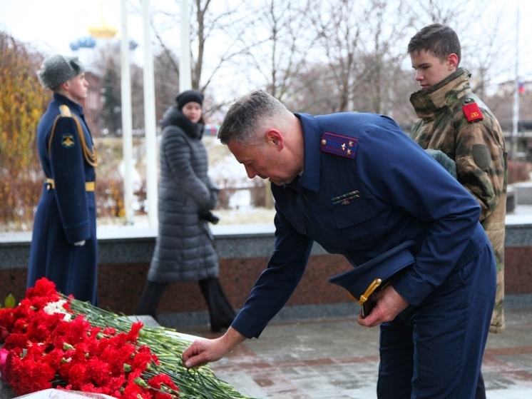 Помощник руководителя СК РФ по Тверской области и кадеты почтили память бойцов, освободивших Калинин