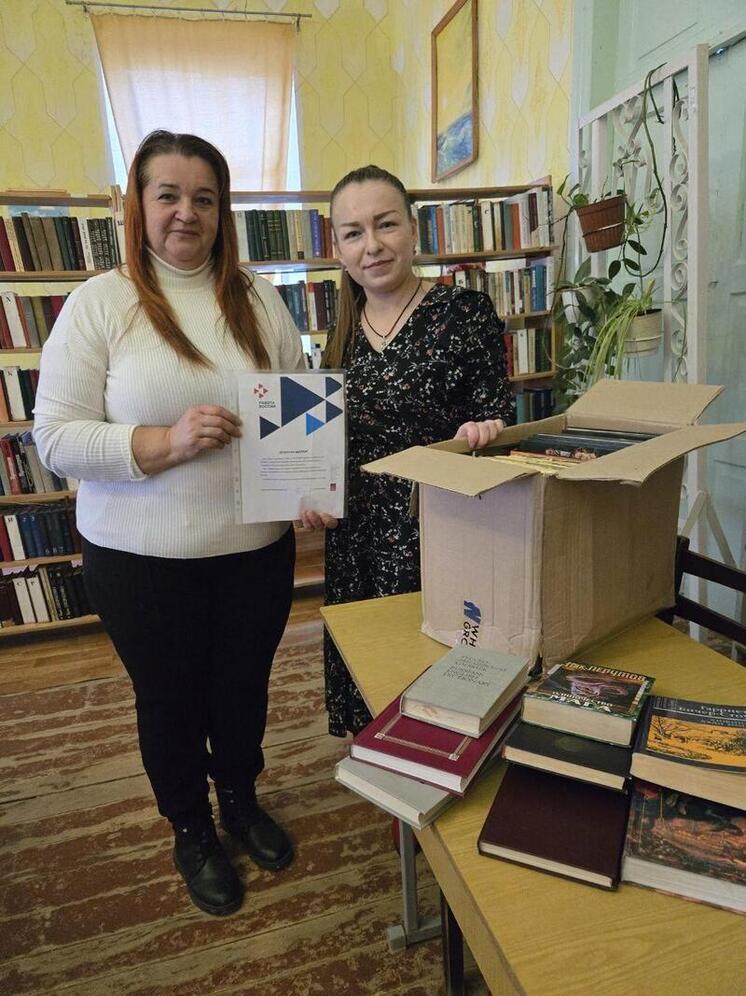 Библиотечный фонд села Камышеватка пополнился книгами из Мурманской области