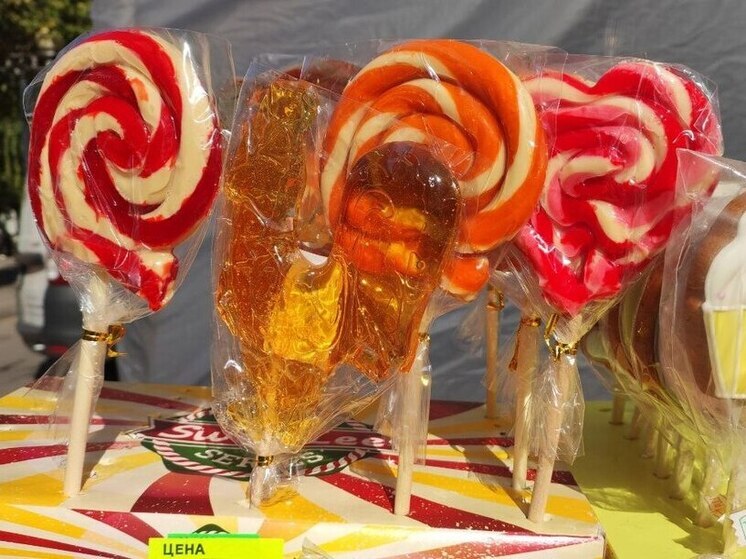 Боровичане обменяли сигареты на конфеты на станции переливания крови