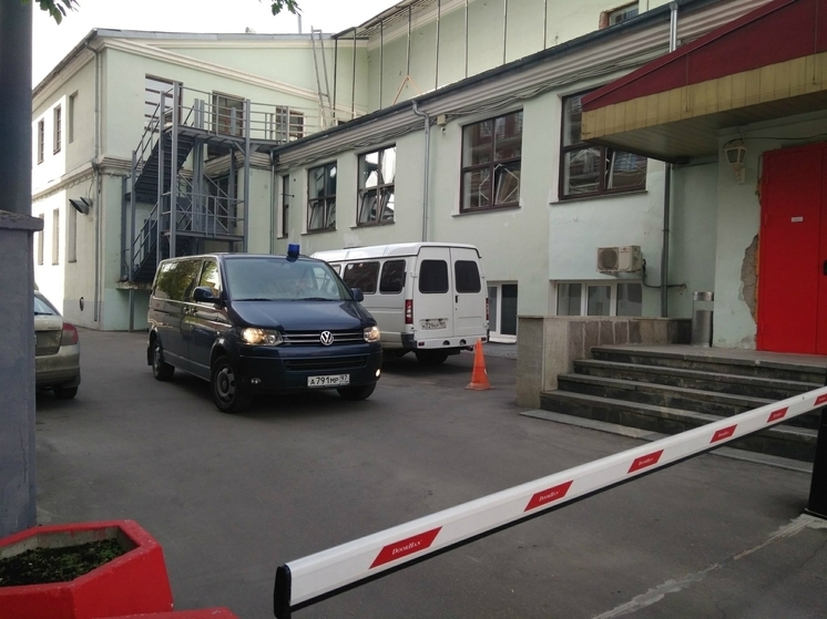 РЕН ТВ: силовики проводят обыски в ЧОП после нападения на школу в Одинцове