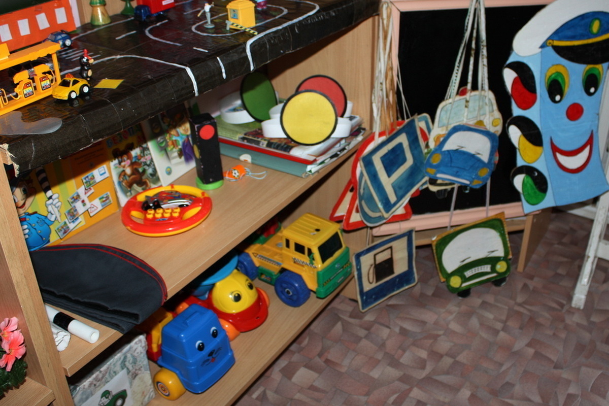 Пятилетняя девочка сбежала из российского детсада во время утренника