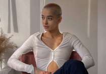 Случившаяся на днях трагедия с гибелью новорожденного во время домашних родов его матери — известной блогерши — в надувном бассейне шокировала общественность