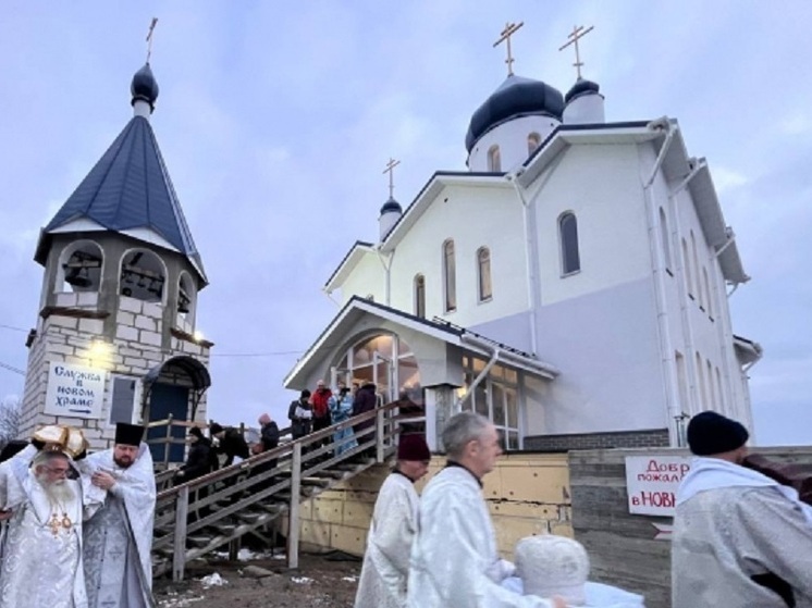 В Петрозаводске на Ключевой улице торжественно освятили первый в районе храм