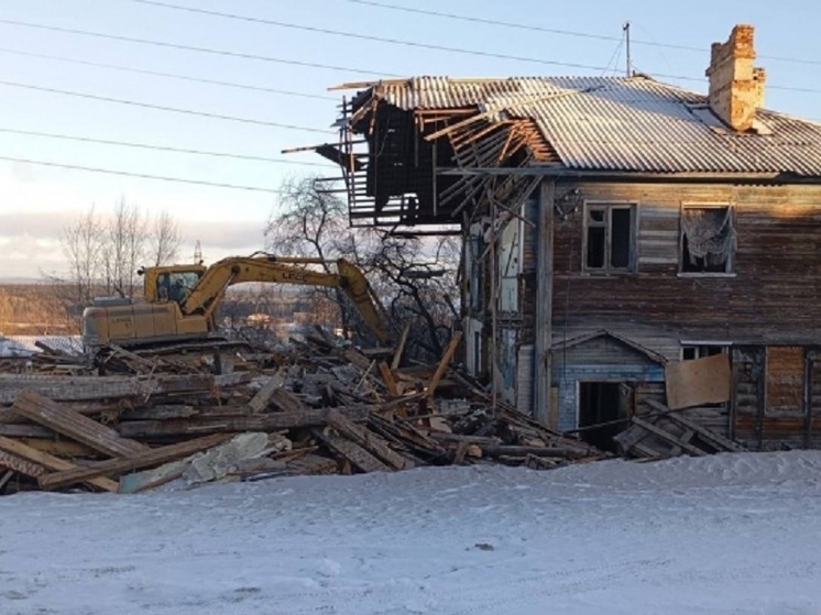 В Сулажгоре снесли опасное аварийное здание