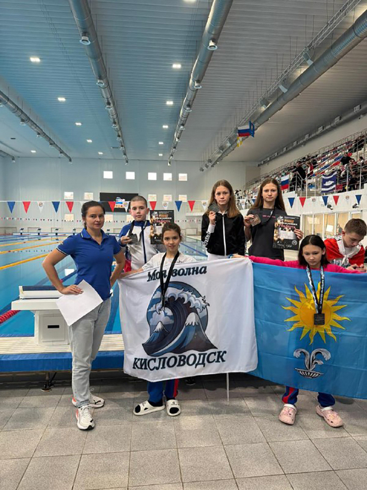 Кисловодские пловцы завоевали призовые места на соревнованиях, посвященных Дню рождения клуба ЮРС