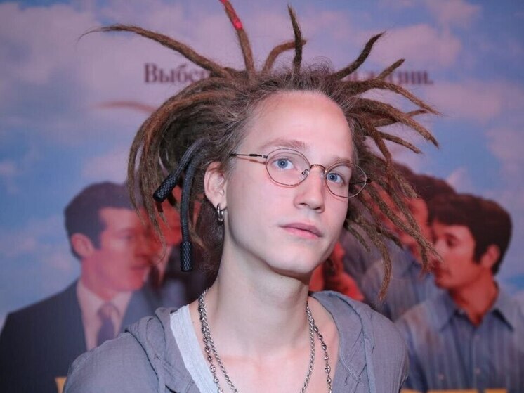 Полное имя сына легендарного рэпера Децла (Кирилла Толмацкого) — Меркурий Антоний Иоанн Кириллович Киселев, но в жизни его зовут просто Антоний или Тони