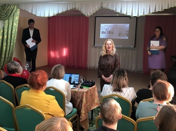 Псковский протоиерей Андрей Вахрушев посетил юбилейный вечер Палкинской школы