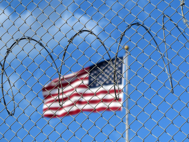 New York Times: США перевели более 20 кубинских мигрантов на военную базу в Гуантанамо