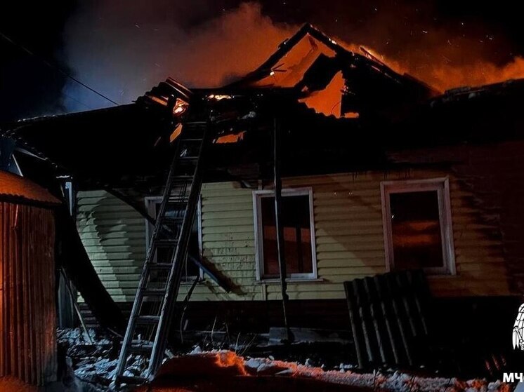 В городе Березовском, расположенном в Кемеровской области, произошел пожар в жилом доме