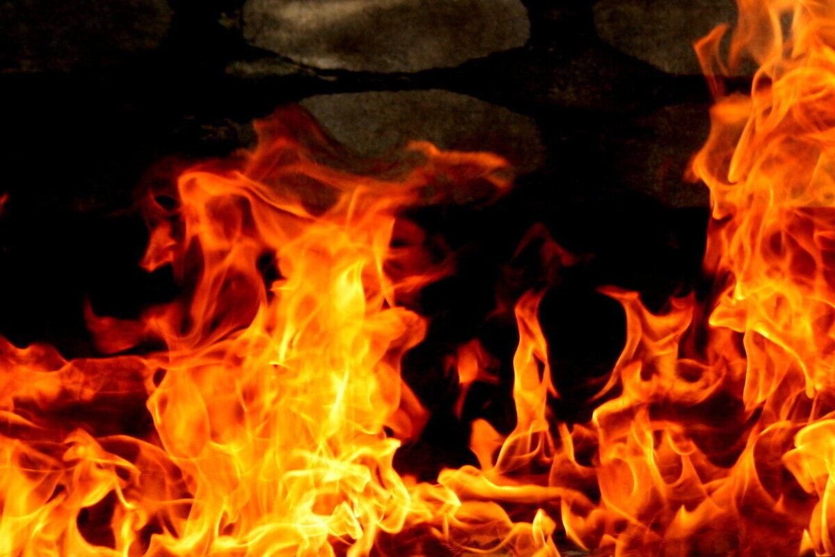 Пожар на мусорном полигоне Владивостока остановил прием ТКО