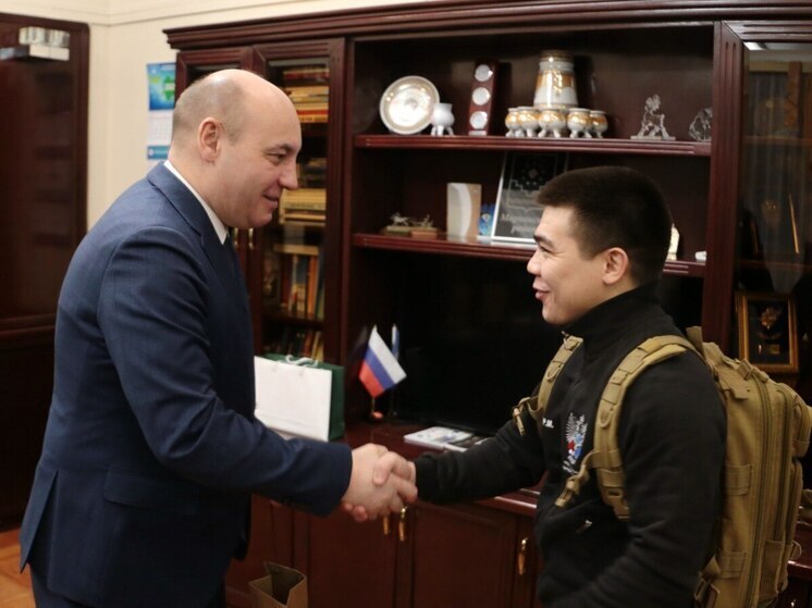 В Мирном чествовали участника СВО и мастера спорта по боксу Рустама