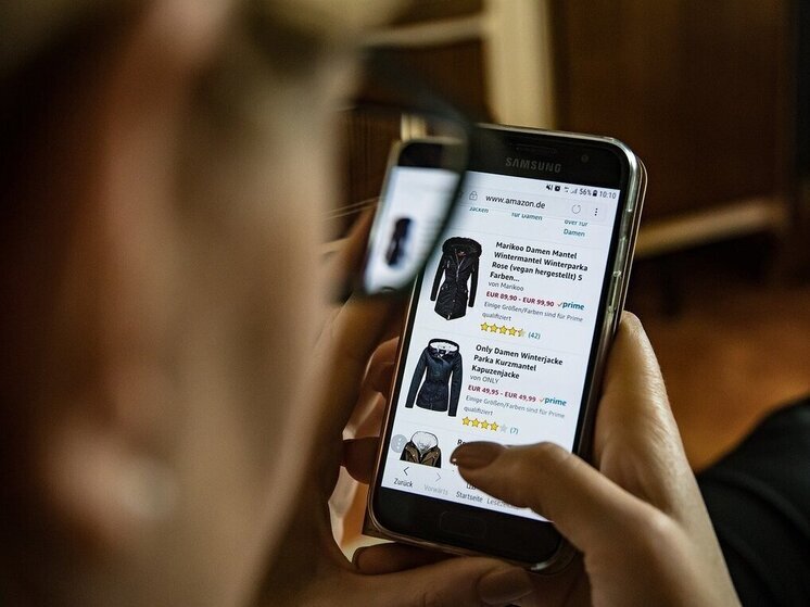 Роскачество назвало основные уловки мошенников на маркетплейсах: 5 схем, которые нужно знать