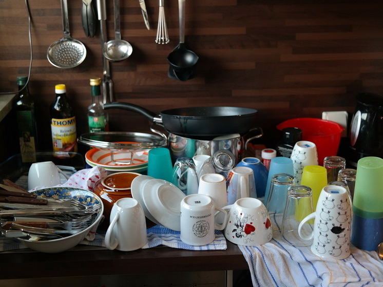 Секрет правильного хранения посуды, который знают немногие: почему перевернутые стаканы служат дольше