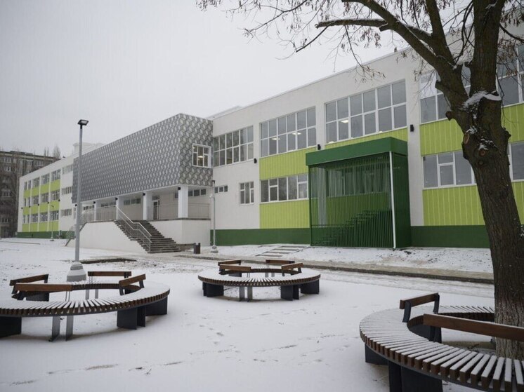 Гладков оценил завершение капремонта школы № 21 в Старом Осколе