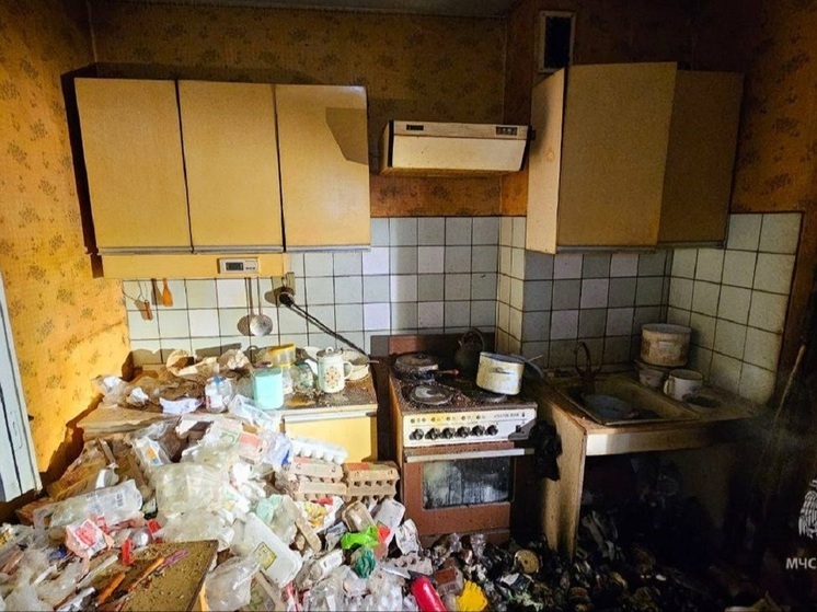 Мужчину из горящей квартиры спасли пожарные Ноябрьска