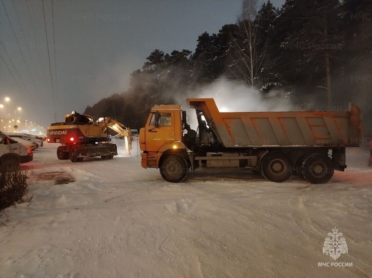Ночью в Екатеринбурге устранили последствия крупной аварии на теплосети