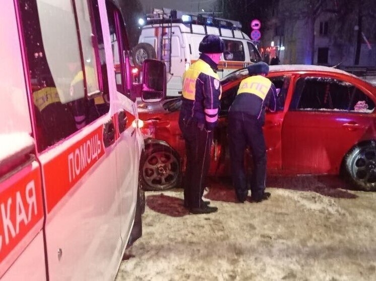 В Коврове спасатели деблокировали водителя из разбитой иномарки