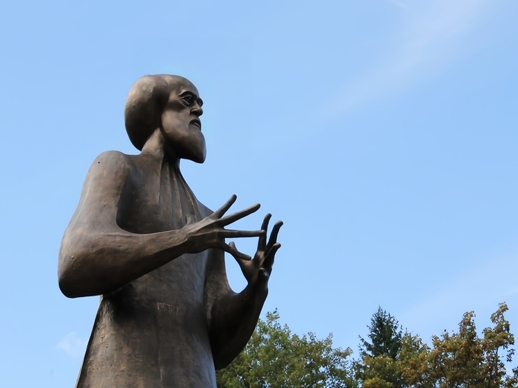 Александр Исаевич Солженицын (1918-2008), писатель, лауреат Нобелевской премии, родился 11 декабря 1918 года  в Кисловодске.